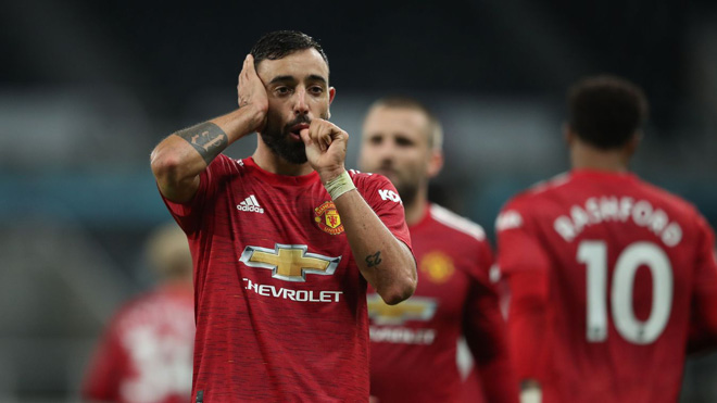 Fernandes lần đầu là đội trưởng MU: Người hùng chờ bùng nổ hạ PSG - 1