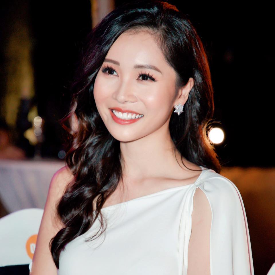 Vợ Á hậu kém 16 tuổi của Shark Hưng giữ dáng đẹp eo thon bằng cách này - 2