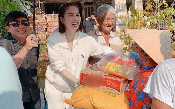 Bị chê không đi làm từ thiện như Thuỷ Tiên, "nữ hoàng nội y" nói một câu bất ngờ - 1