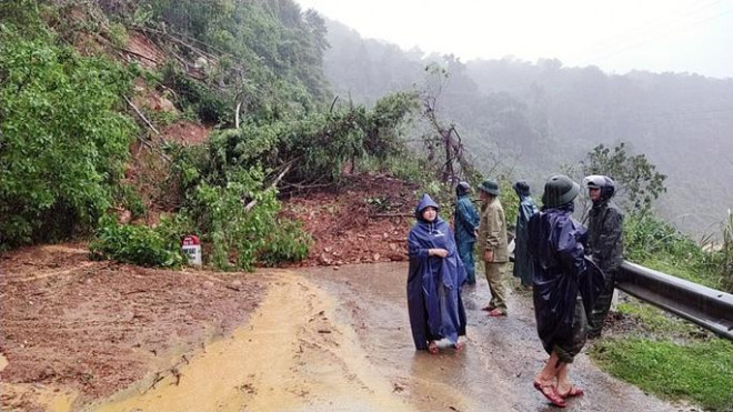 Lũ lịch sử ở Quảng Bình: Lật đò khi chạy lũ, 2 người tử vong - 4