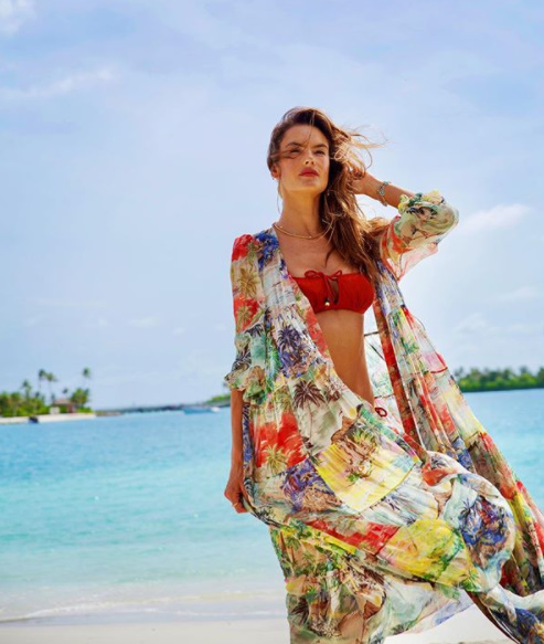 Siêu mẫu Victoria’s Secret diện bikini khoe body săn chắc - 8