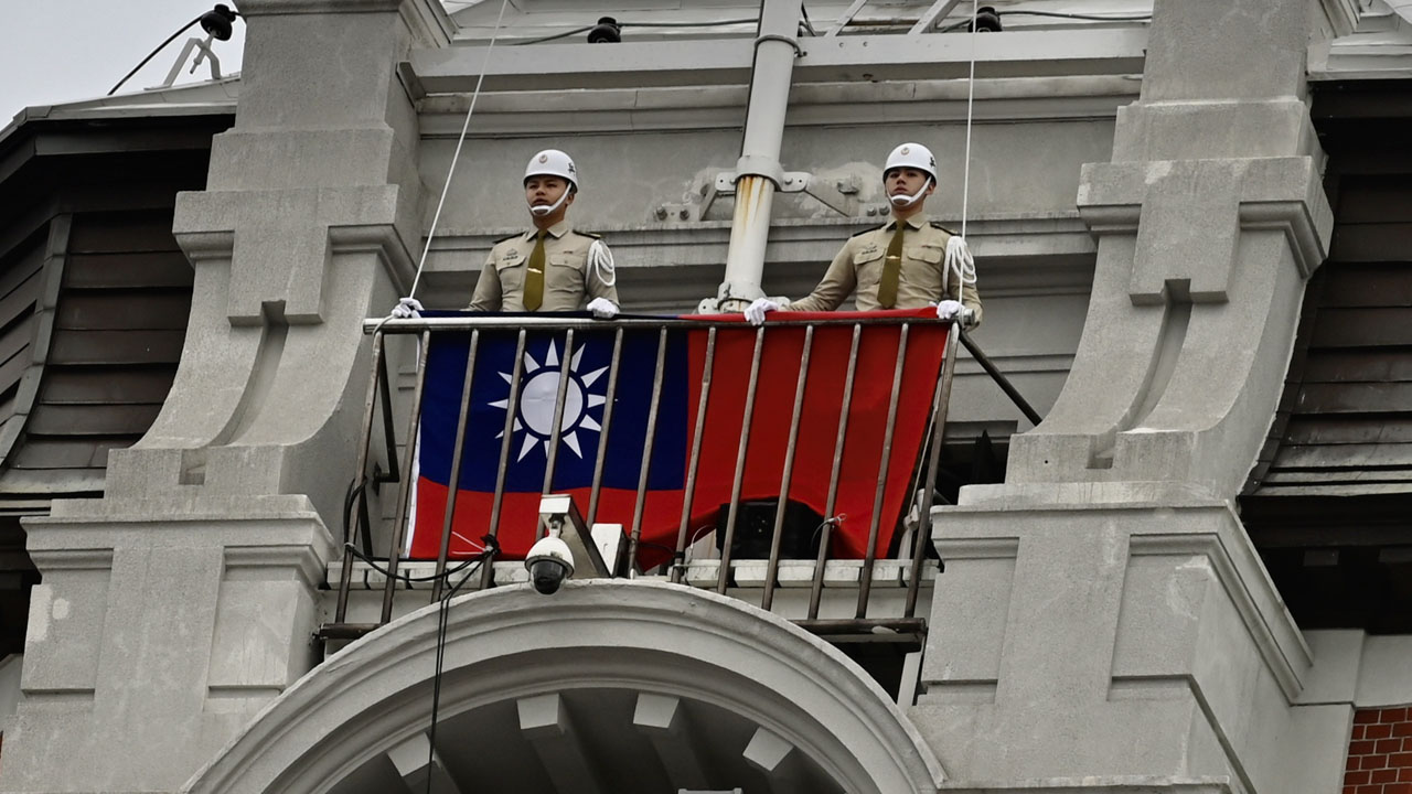 Quan chức ngoại giao Đài Loan và TQ ẩu đả ở đảo quốc Thái Bình Dương, phải nhập viện - 1