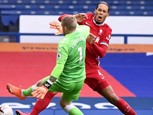Tin HOT bóng đá trưa 19/10: Suarez theo sát kỷ lục của Ronaldo - 3
