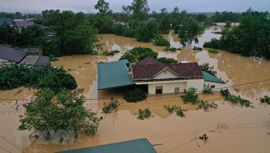 H'hen Niê khóc nức nở vì bị chê keo kiệt, Kỳ Duyên gây tranh cãi vì ngại khó, sợ khổ khi cứu trợ miền Trung - 1
