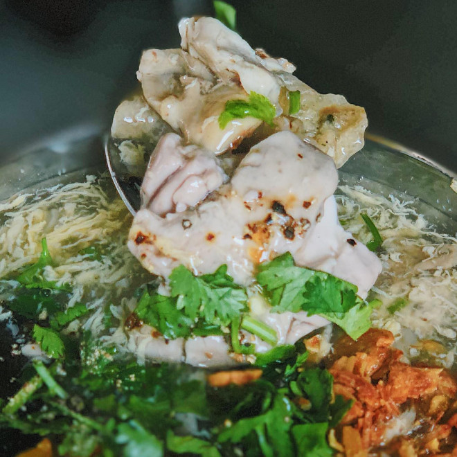 Menu ăn vặt “ba chấm là ngất ngây” của teen Sài Gòn: Bò bía 1,5K, súp “gói cả thế giới“ - 6