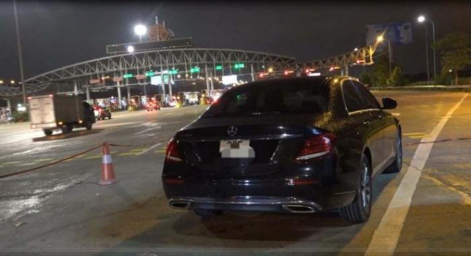 Kinh hoàng lái xe Mercedes chạy 199km/h trên cao tốc Pháp Vân - Cầu Giẽ - 2