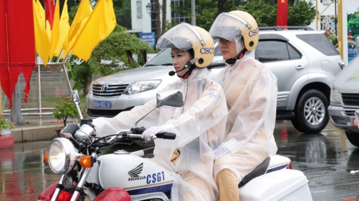 Nét đẹp dịu dàng của những “bóng hồng” CSGT dẫn đoàn ở Đồng Nai - 3