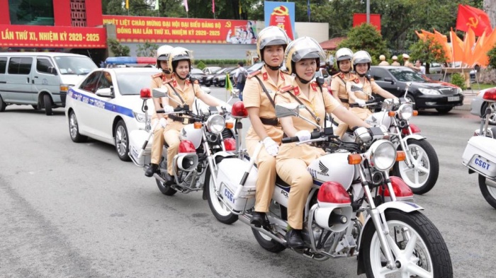 Nét đẹp dịu dàng của những “bóng hồng” CSGT dẫn đoàn ở Đồng Nai - 4