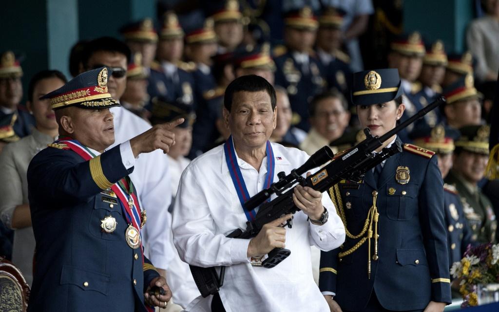 Tổng thống Philippines bất ngờ thừa nhận nguy cơ phải đi tù - 1