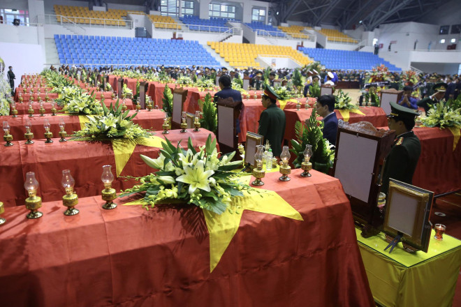 Hình ảnh xúc động lễ truy điệu 22 cán bộ, chiến sĩ hy sinh ở Quảng Trị - 12