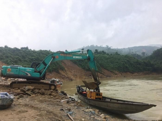 Ngóng vọng công nhân ở Rào Trăng 3: Về đi con, ngoài kia lạnh lắm! - 3