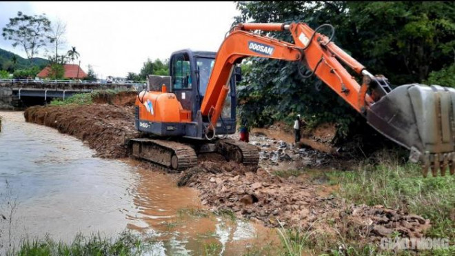 Công nhân bị vùi xe, sập nhà vẫn nỗ lực ngày đêm bám đường thông tuyến - 6