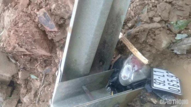 Công nhân bị vùi xe, sập nhà vẫn nỗ lực ngày đêm bám đường thông tuyến - 14