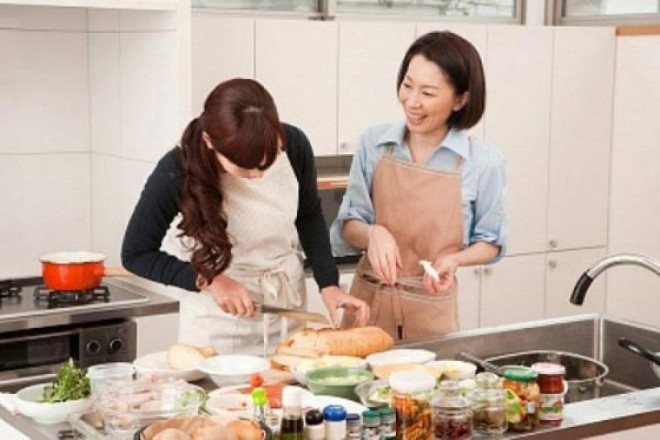 Dâu trưởng lép vế trong nhà chồng chỉ vì dâu út dùng tiền lấy lòng mẹ chồng - 2