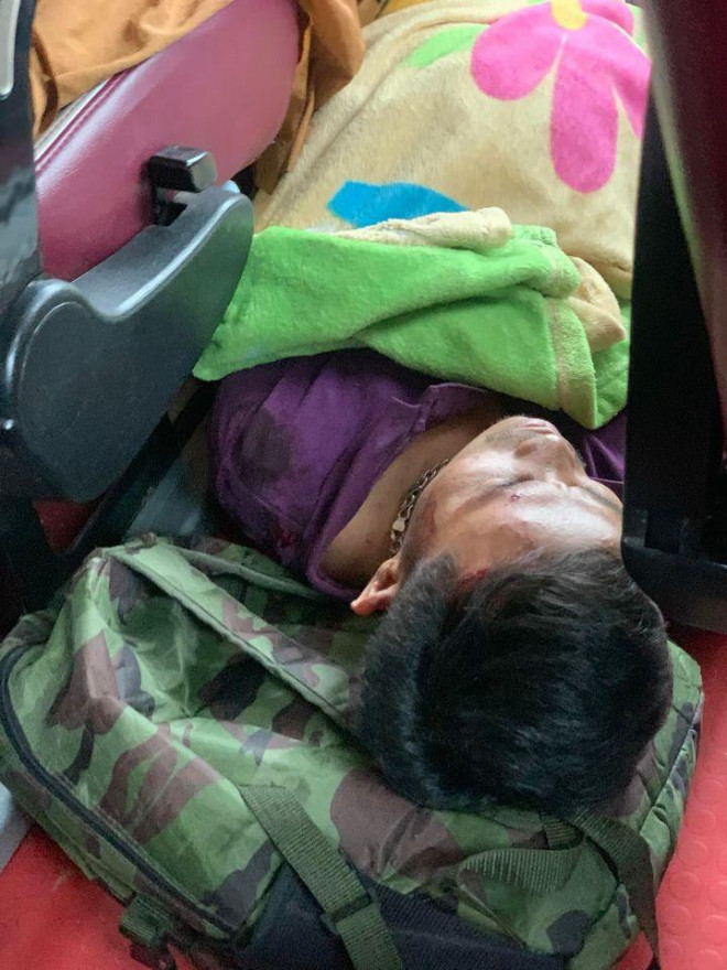 Xe chở bánh tét, bánh kẹo "hướng về miền Trung" gặp nạn trên cao tốc - 3