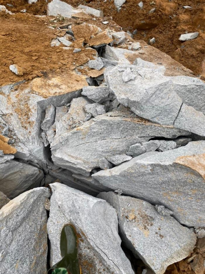 "Tranh thủ trời tạnh để sớm tìm thấy các nạn nhân còn lại tại Rào Trăng 3" - 3