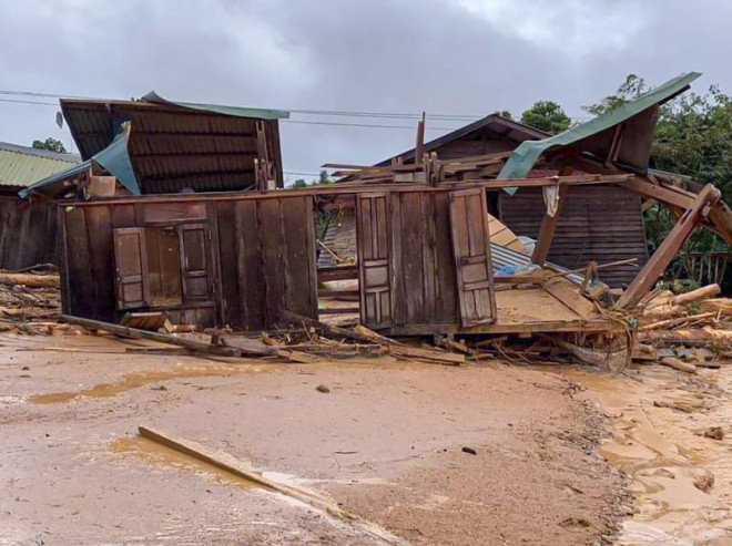 Cảnh tan hoang sau lũ ở Hướng Việt sau 1 tuần bị cô lập - 6