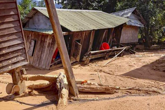 Cảnh tan hoang sau lũ ở Hướng Việt sau 1 tuần bị cô lập - 8