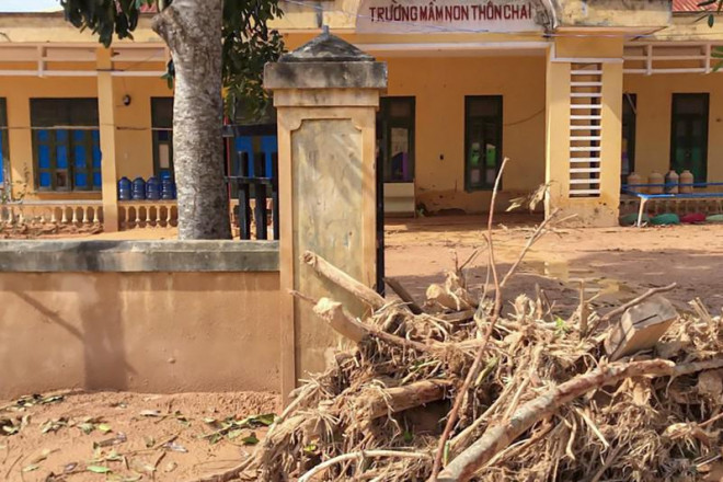 Cảnh tan hoang sau lũ ở Hướng Việt sau 1 tuần bị cô lập - 13