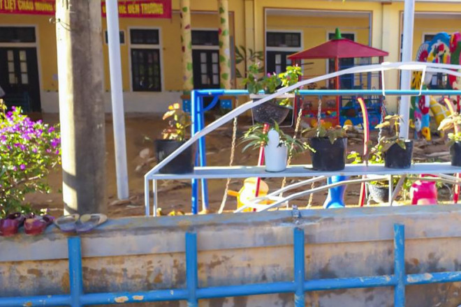 Cảnh tan hoang sau lũ ở Hướng Việt sau 1 tuần bị cô lập - 10