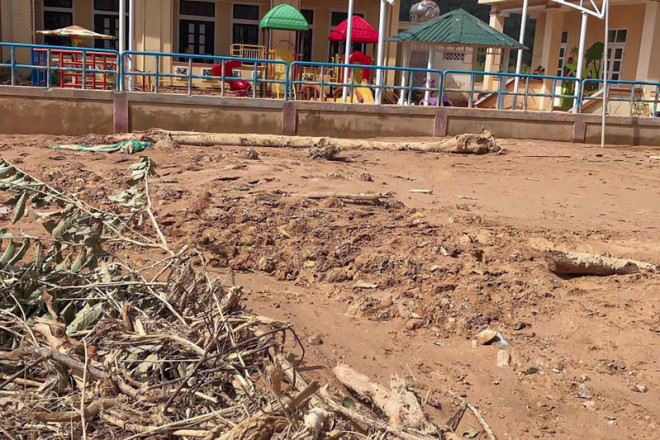 Cảnh tan hoang sau lũ ở Hướng Việt sau 1 tuần bị cô lập - 11