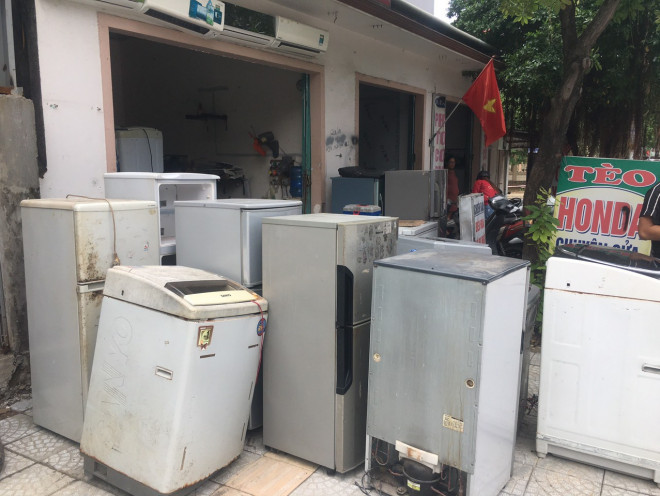 "Máy giặt, tủ lạnh bị lũ ngâm, bà con để tui sấy sửa miễn phí cho" - 2