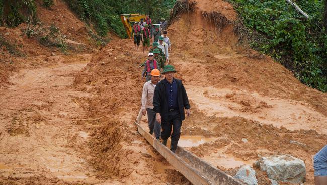 Tìm thấy thêm thi thể công nhân tại Rào Trăng 3, Bí thư TT-Huế đến hiện trường chỉ đạo đẩy nhanh tìm kiếm - 2