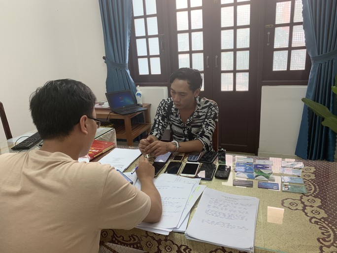 Bắt khẩn cấp đối tượng chiếm đoạt tiền ủng hộ người phụ nữ mất chồng ở Rào Trăng 3 - 2