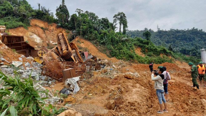 Chùm ảnh, Clip: Gian nan tìm kiếm 17 công nhân mất tích Rào Trăng 3 - 10