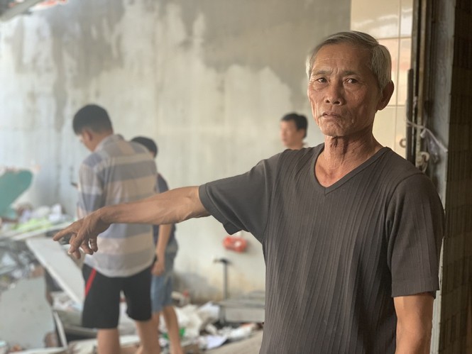 Lời kể hãi hùng của chủ tiệm thuốc thoát chết trong vụ xe điên tông nhiều nhà dân - 2