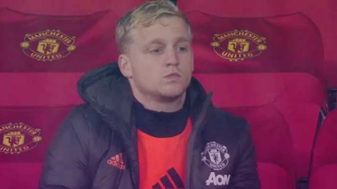 MU nóng hậu trường: Van de Beek bị bỏ rơi, huyền thoại đua nhau chỉ trích - 1