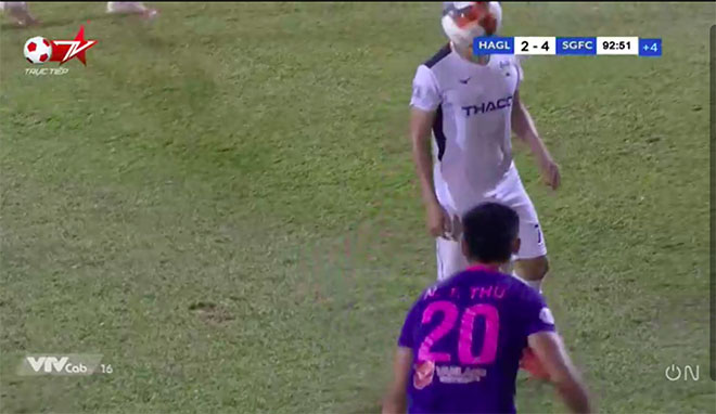 Cầu thủ Sài Gòn FC ném biên “không có đạo đức” bị VFF treo giò mấy trận? - 1