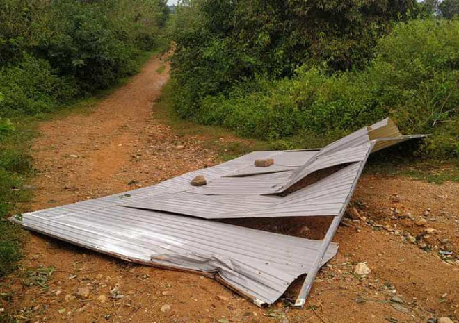 Bão số 9 cuốn tôn bay trúng người đi đường tử vong - 2