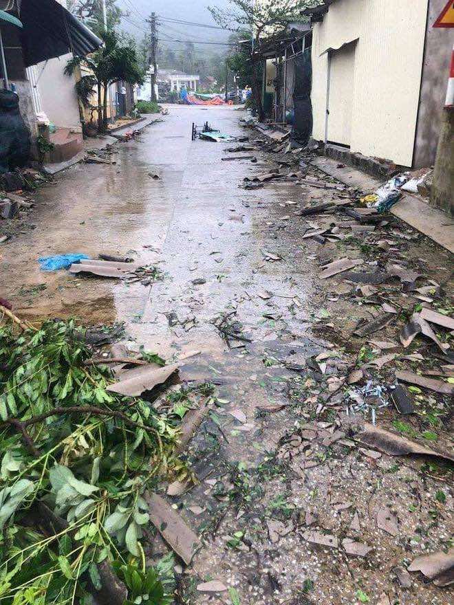 Quảng Ngãi: Cảnh tan hoang ở huyện đảo Lý Sơn sau khi bão số 9 càn quét - 10