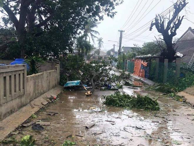 Quảng Ngãi: Cảnh tan hoang ở huyện đảo Lý Sơn sau khi bão số 9 càn quét - 14