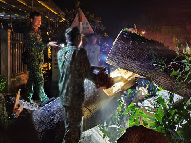 Sạt lở vùi lấp hơn 50 người ở Quảng Nam: Công binh mất nhiều giờ vừa đi vừa mở đường đến hiện trường - 10