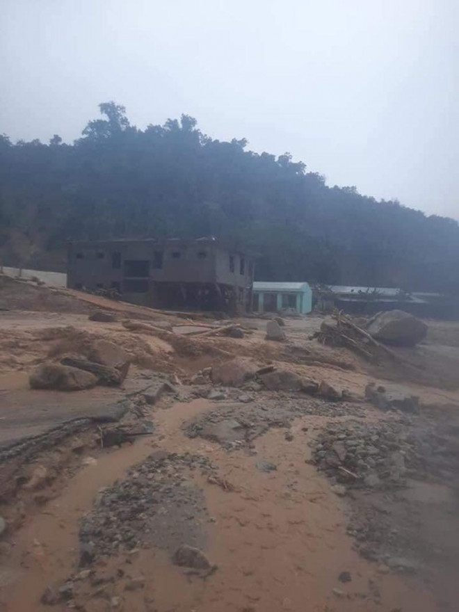 Nóng: Thêm vụ sạt lở làm 3 người chết, 8 người mất tích - 2