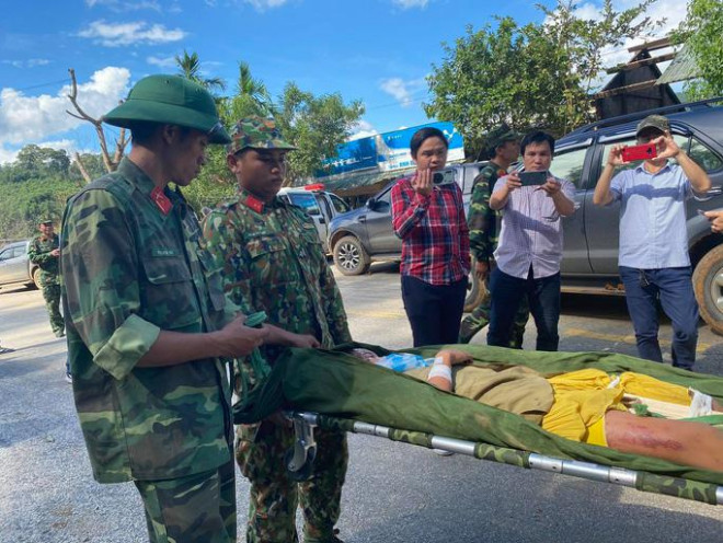 Vụ sạt lở núi vùi lấp ở Tà Leng: Cứu sống được 33 người - 11