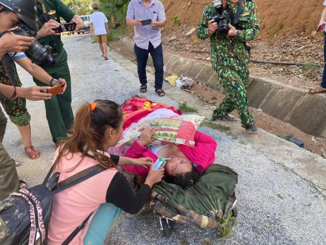 Vụ sạt lở núi vùi lấp ở Tà Leng: Cứu sống được 33 người - 13