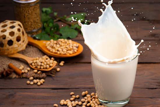  Ăn hải sản uống sữa đậu nành có gây tác dụng phụ không?