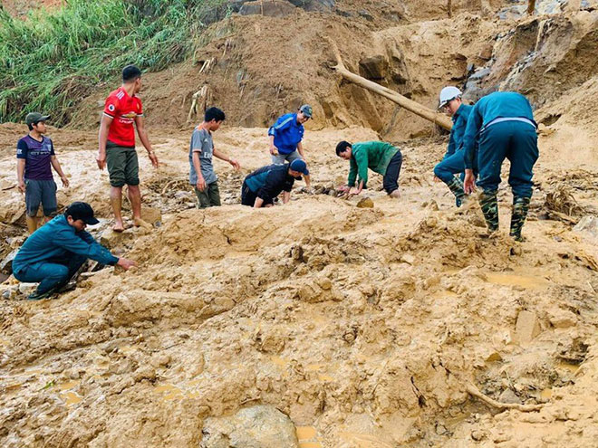 Quần thảo miền Trung, bão số 9 khiến 62 người chết và mất tích, hàng vạn ngôi nhà hư hỏng - 1