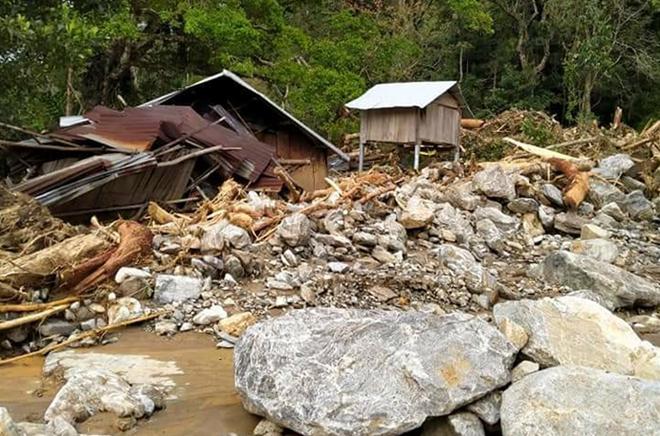 Tìm đường tiếp tế lương thực cho 3.000 hộ dân bị cô lập ở Phước Sơn - 2