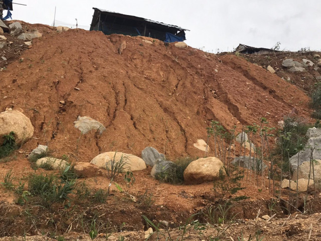 Quảng Ngãi: Lũ quét kinh hoàng cuốn trôi 6 nhà dân, khiến một ngôi làng có nguy cơ bị xóa sổ - 9