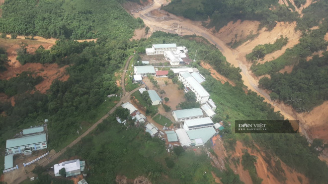 Phước Sơn nhìn từ trực thăng Mi17 sau 5 ngày bị cô lập vì sạt lở núi làm 5 người chết, 8 người mất tích - 2