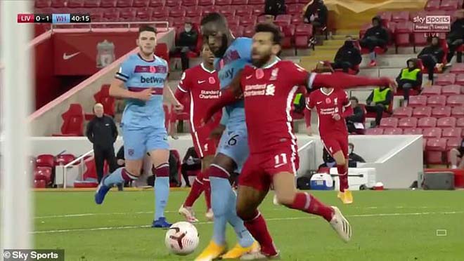 Liverpool số 1 Ngoại hạng Anh: Salah bị huyền thoại quay lưng, tố là "kịch sĩ" - 1