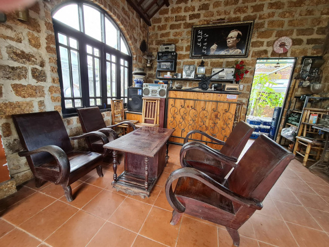 Quảng Nam: Quán cà phê bằng đá ong và toàn đồ bỏ đi - 3