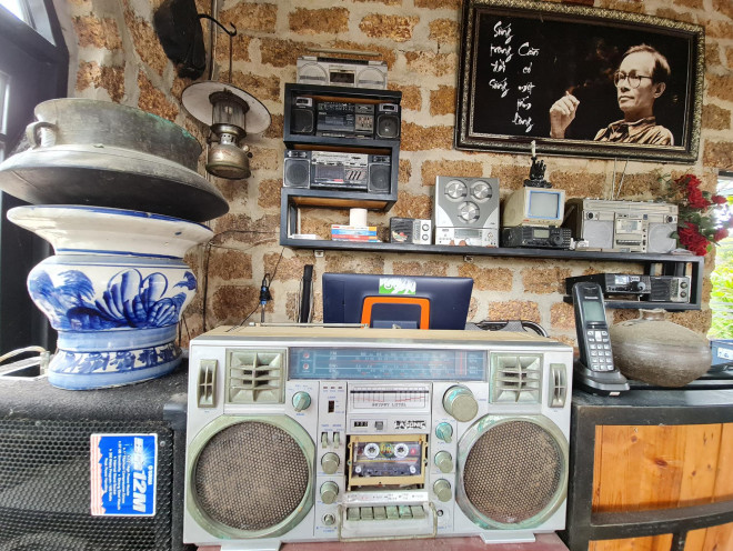 Quảng Nam: Quán cà phê bằng đá ong và toàn đồ bỏ đi - 5