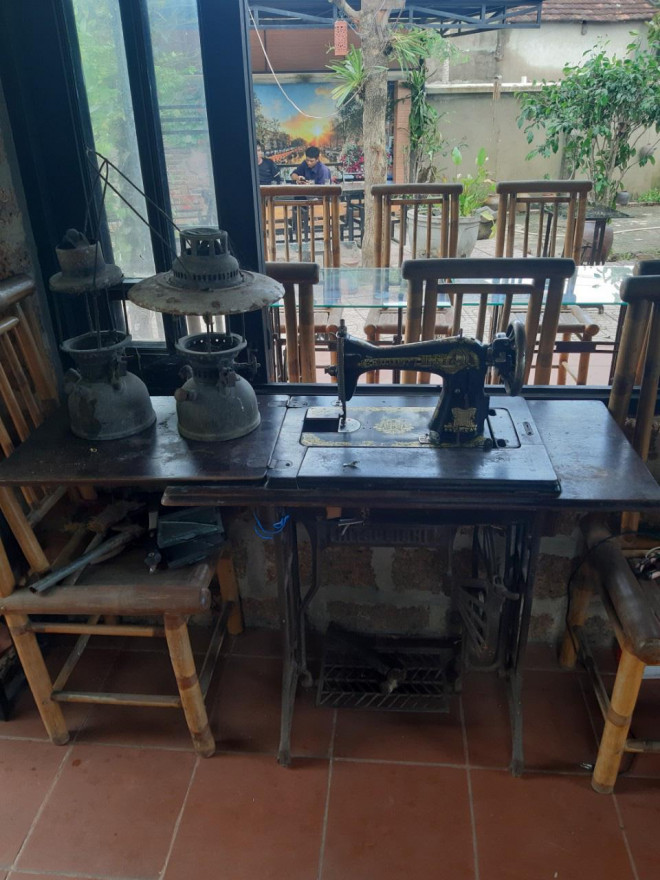 Quảng Nam: Quán cà phê bằng đá ong và toàn đồ bỏ đi - 8