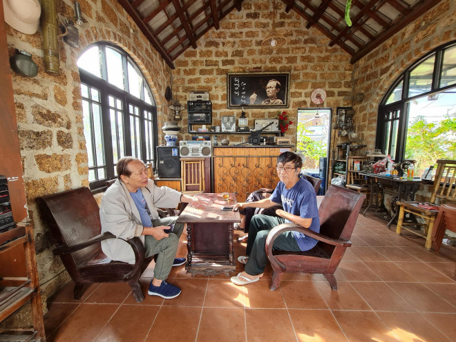 Quảng Nam: Quán cà phê bằng đá ong và toàn đồ bỏ đi - 15