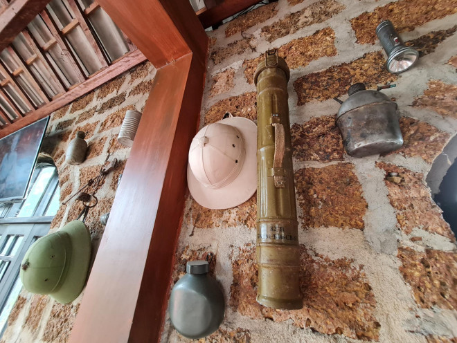 Quảng Nam: Quán cà phê bằng đá ong và toàn đồ bỏ đi - 17